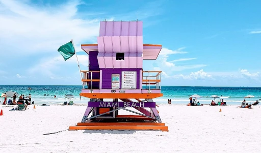 Un Oasis Urbano: La Rigurosa Selección de Amenidades que Distinguen a los Hoteles de Lujo en Miami